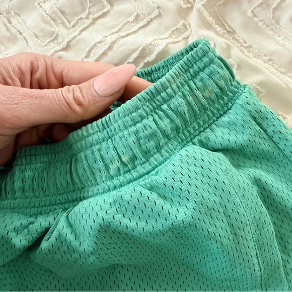 Gymshark Teal Sports Bra and Shorts Set - Picture 9 of 11